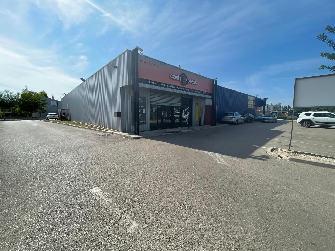 Commerce Saint-Mitre-les-Remparts 400m² Location commerce Saint-Mitre-les-Remparts Bouches-du-Rhône OLCOM2425408 0